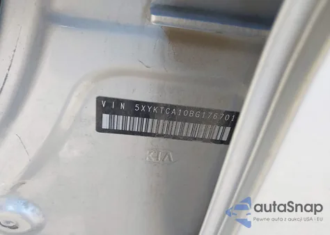 2011 Kia Sorento Lx z USA, uszkodzony, nr VIN 5XYKTCA10BG176701